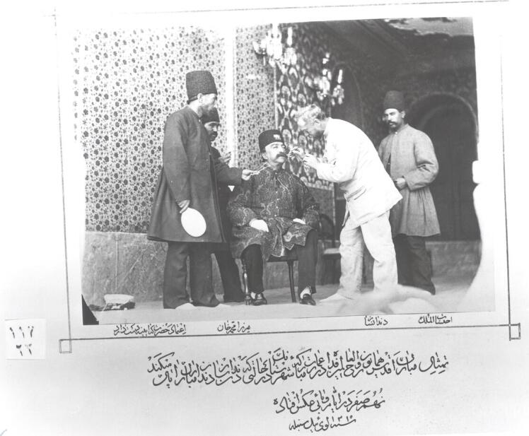 خواستم تماشا کنم، تماشا شدم! نگاهی به عکس‌های منتشر شده از آلبوم‌خانه‌ي کاخ گلستان و امکان‌های مردم‌نامه‌نویسی